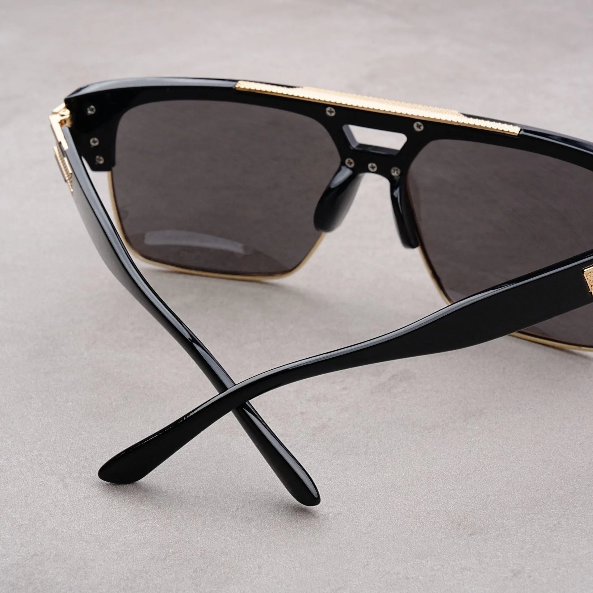 European & American Fashion Sunglasses – Transparent Retro Square Frame for Men & Women | Sunshade Mirror Eyewear