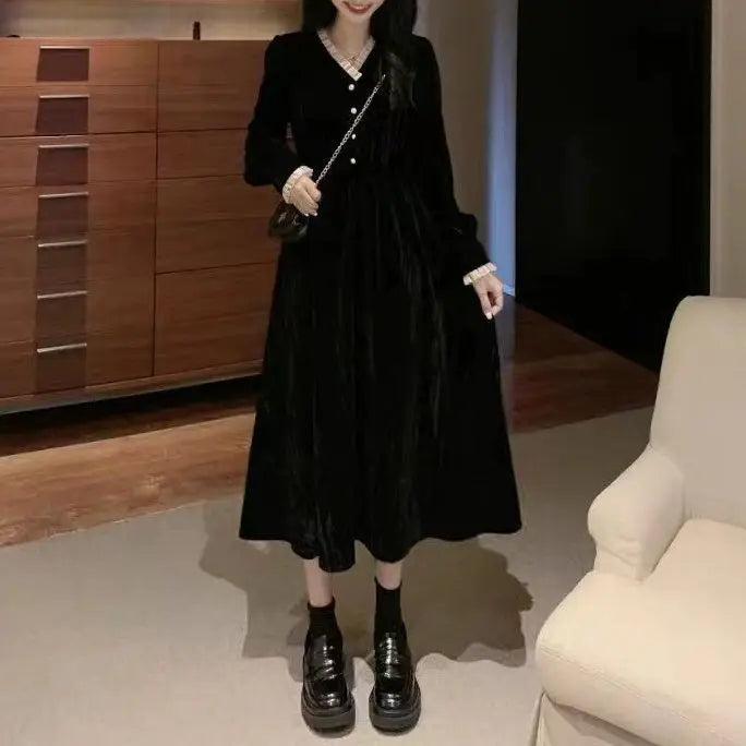 French Retro Hepburn Velvet Dress – Elegant V-Neck Slim Fit Black Gown for Autumn Winter Women