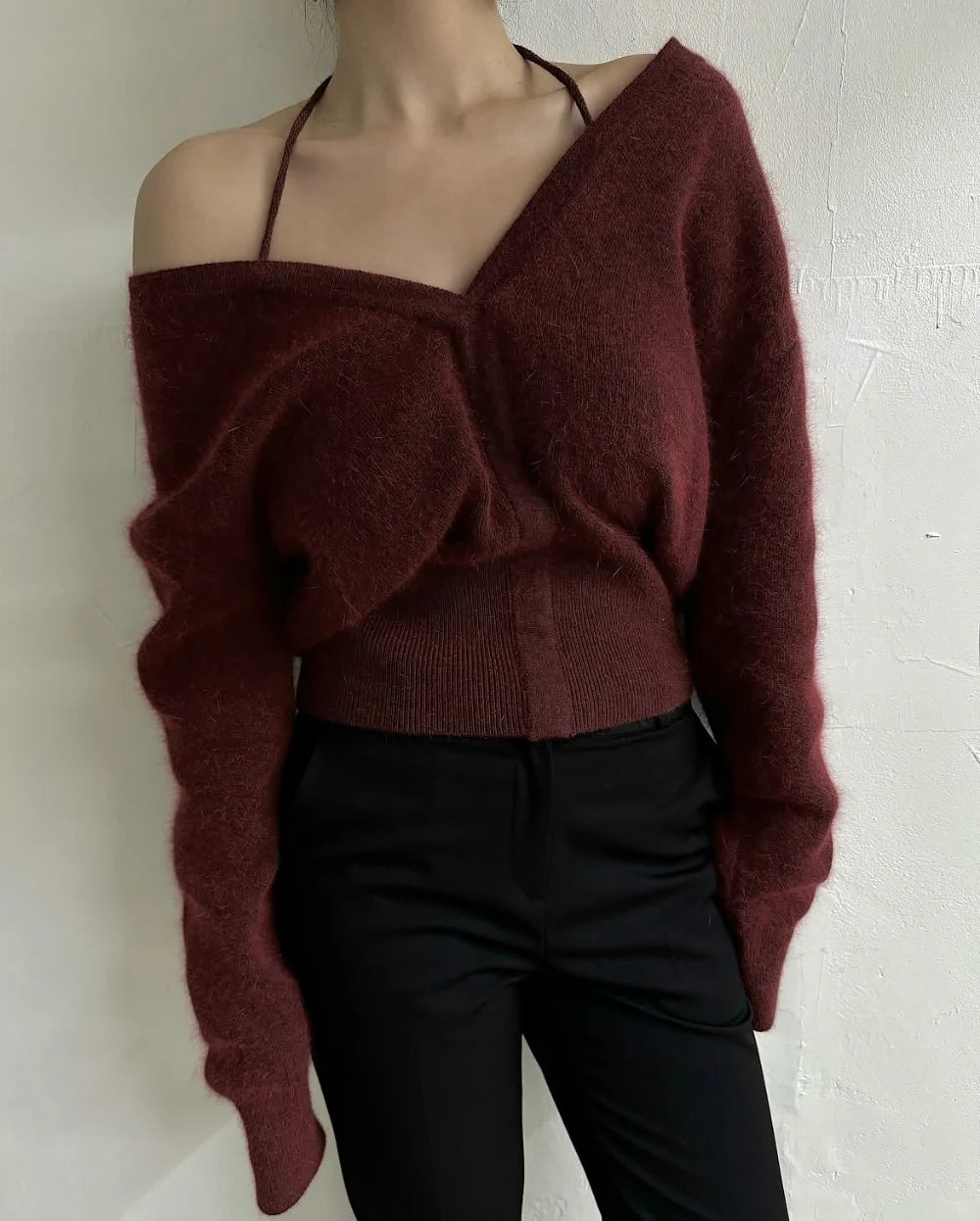 Women's Knitted V-Neck Top 👚 Chic Two-Way Wear ❄️ Hanging Shoulder Design Thickened Winter Fashion 🌟 Ladies' Knitwear