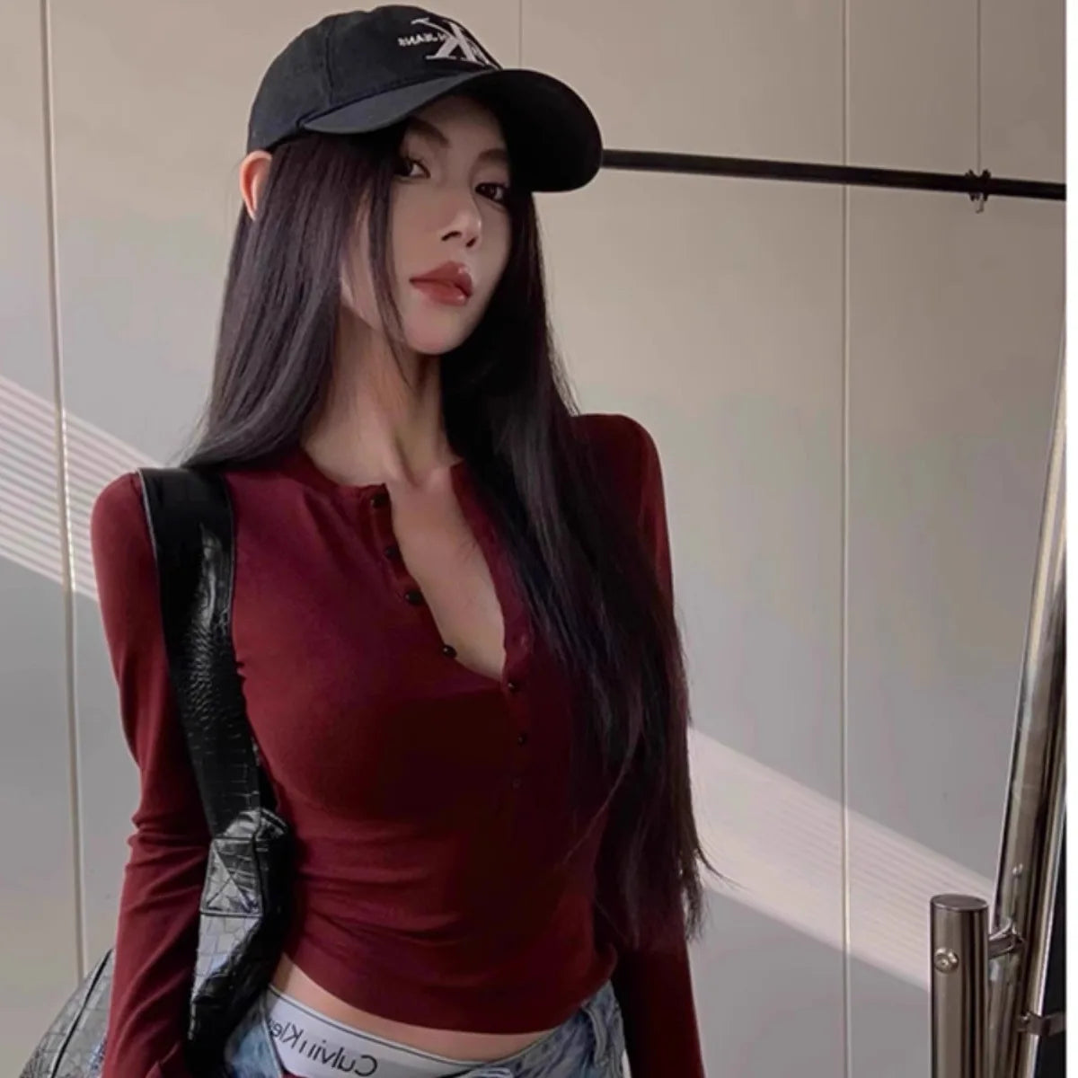 American Style White Long Sleeve V-Neck T-Shirt – Women’s Slim Fit Enhancing Base Top | Trendy Commute Polyester Shirt