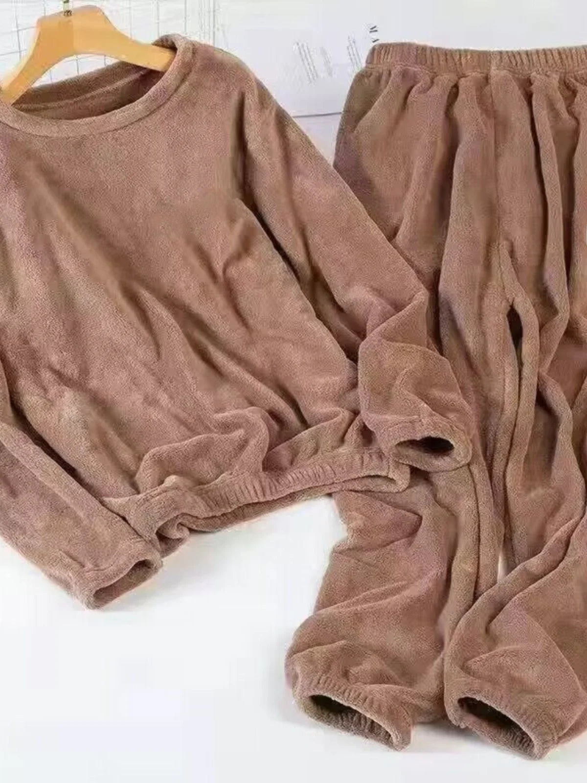 Thickened Coral Fleece Sweatwear Set 🧥 Unisex Warm Home Clothes ❄️ Sports Outfit Long Sleeve Round Neck Pajamas 👕