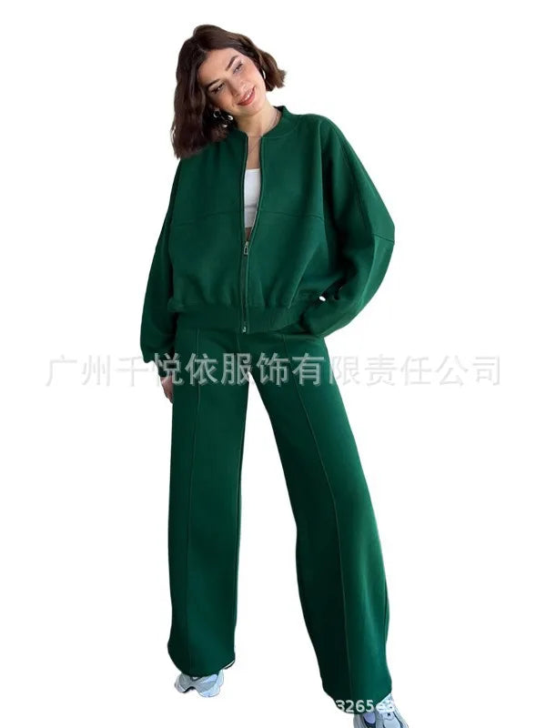 Fashion Two-Piece Women’s White Sports Suit – Loose Sports Shirt & Casual Pants Tracksuit 🤍👟