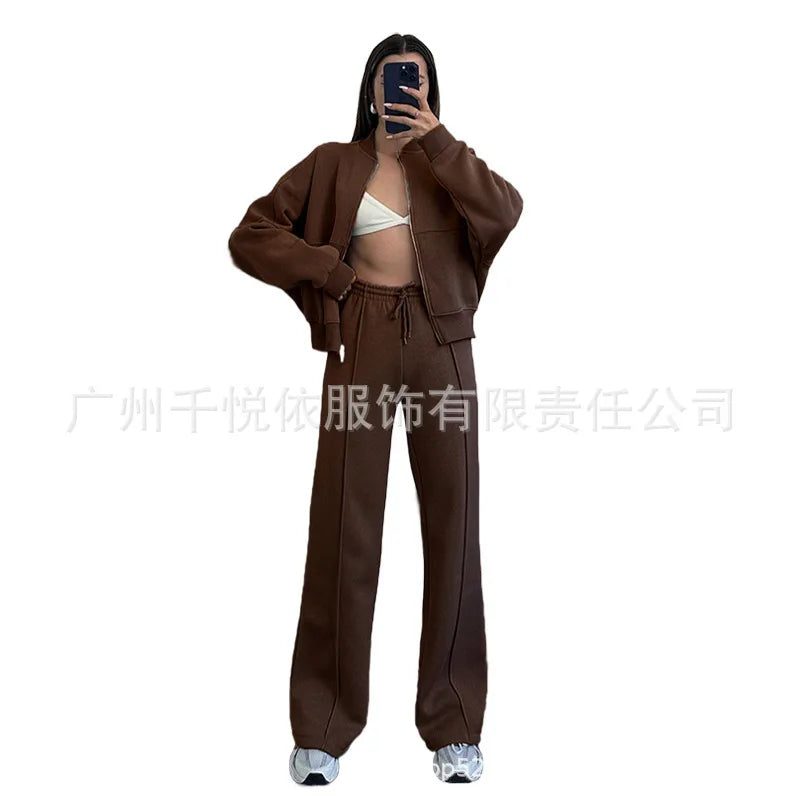 Fashion Two-Piece Women’s White Sports Suit – Loose Sports Shirt & Casual Pants Tracksuit 🤍👟