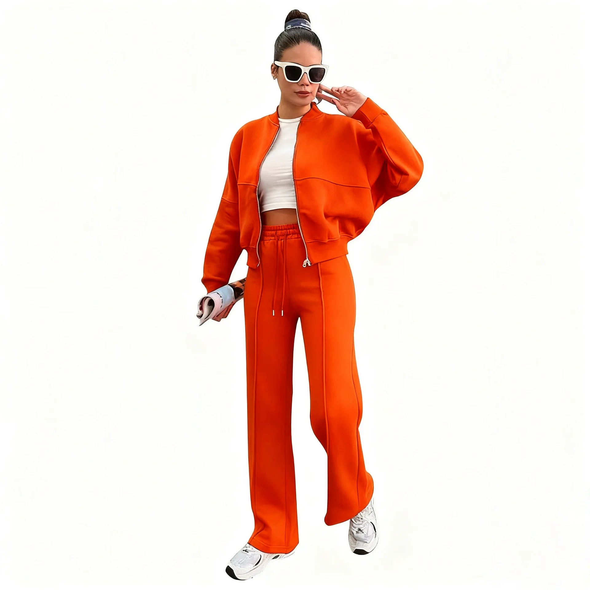 Fashion Two-Piece Women’s White Sports Suit – Loose Sports Shirt & Casual Pants Tracksuit 🤍👟