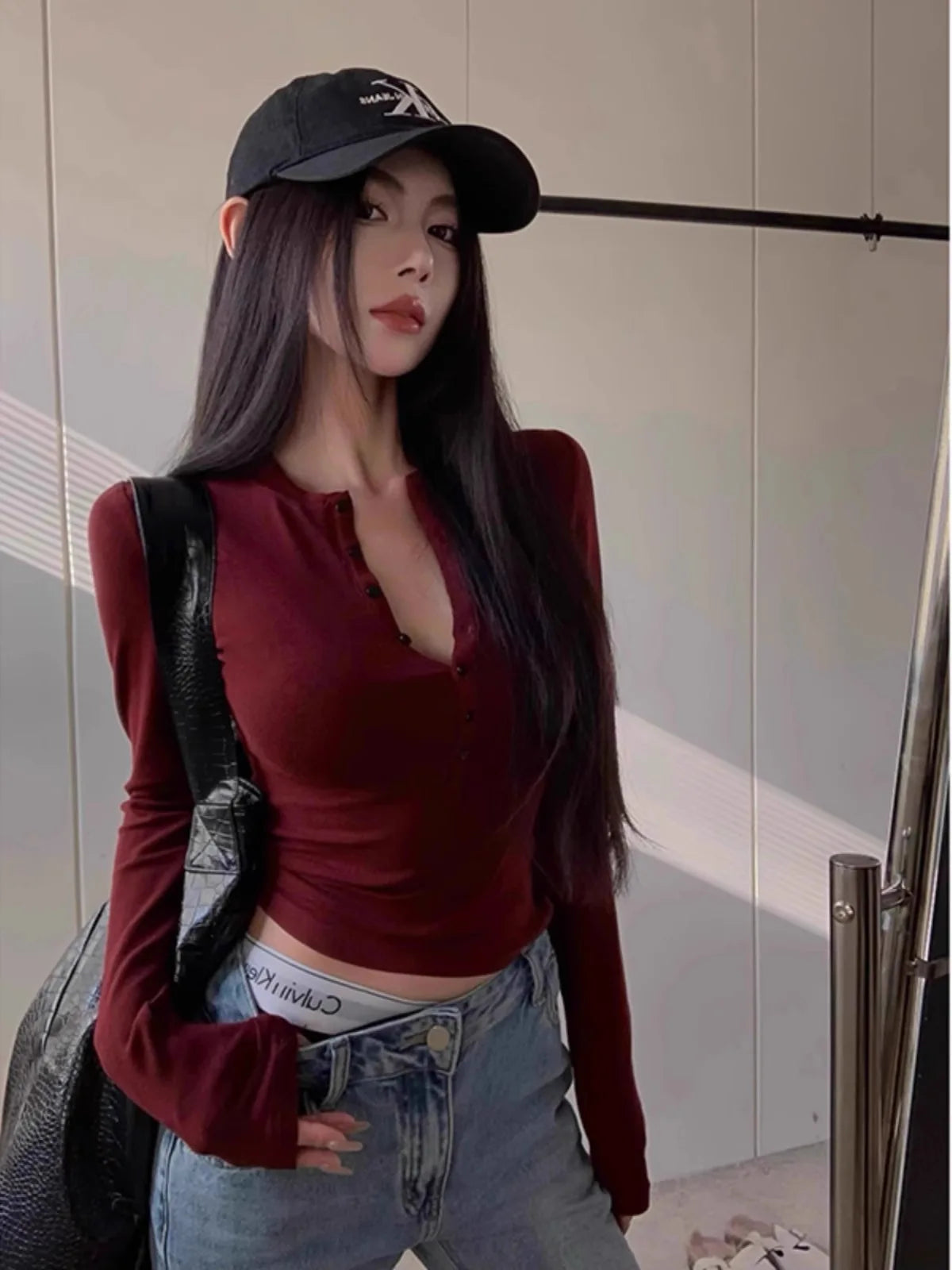 American Style White Long Sleeve V-Neck T-Shirt – Women’s Slim Fit Enhancing Base Top | Trendy Commute Polyester Shirt