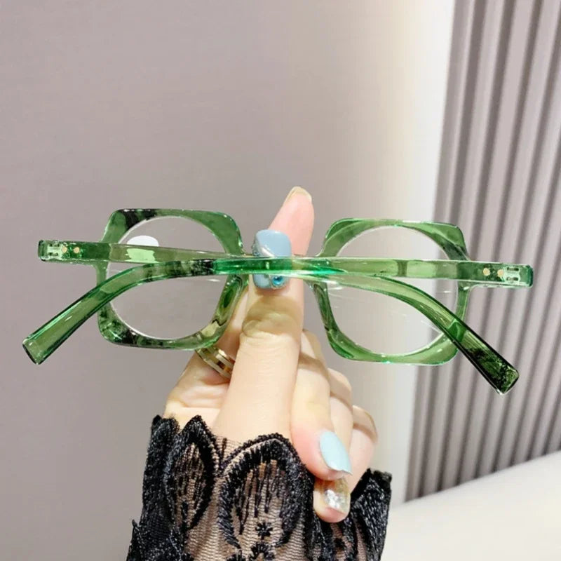 Retro Anti-Blue Light Reading Glasses – Fashionable Square Hyperopia Glasses for Men & Women