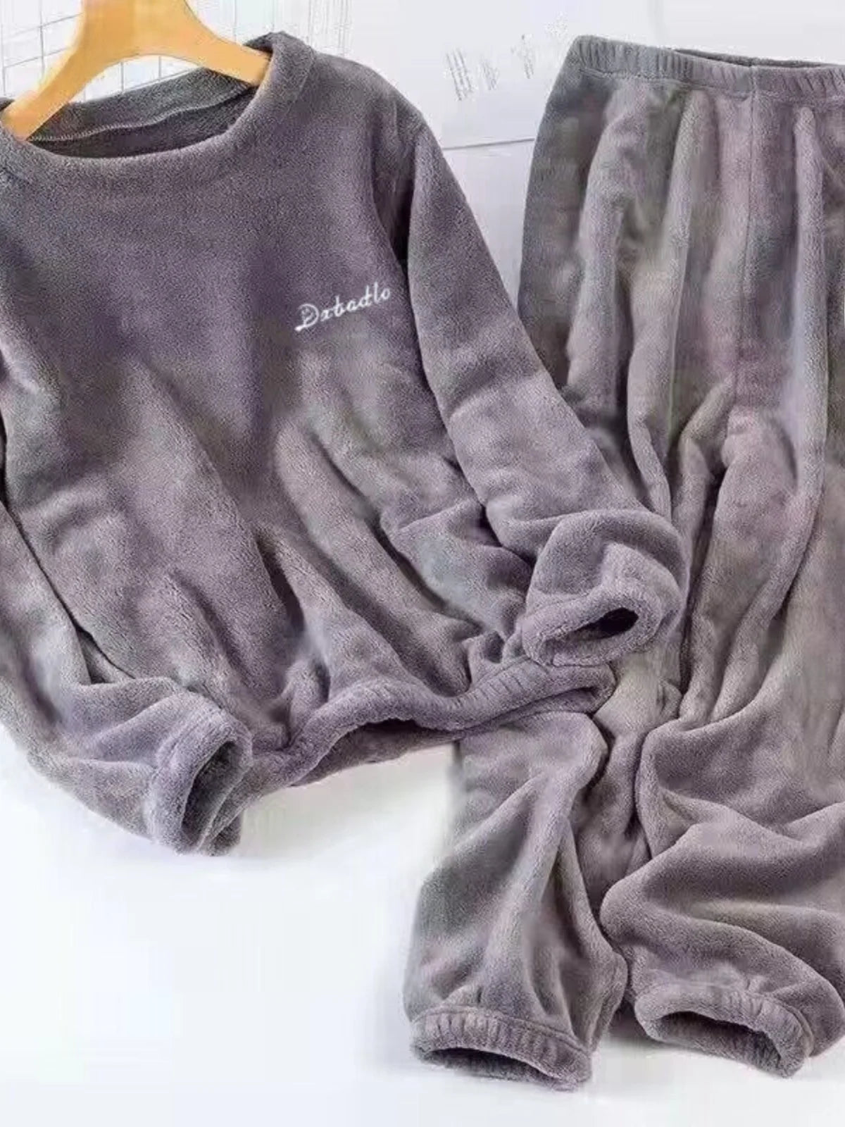 Thickened Coral Fleece Sweatwear Set 🧥 Unisex Warm Home Clothes ❄️ Sports Outfit Long Sleeve Round Neck Pajamas 👕
