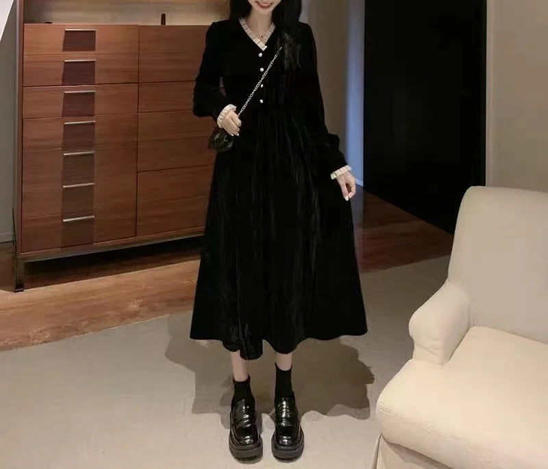 French Retro Hepburn Velvet Dress – Elegant V-Neck Slim Fit Black Gown for Autumn Winter Women