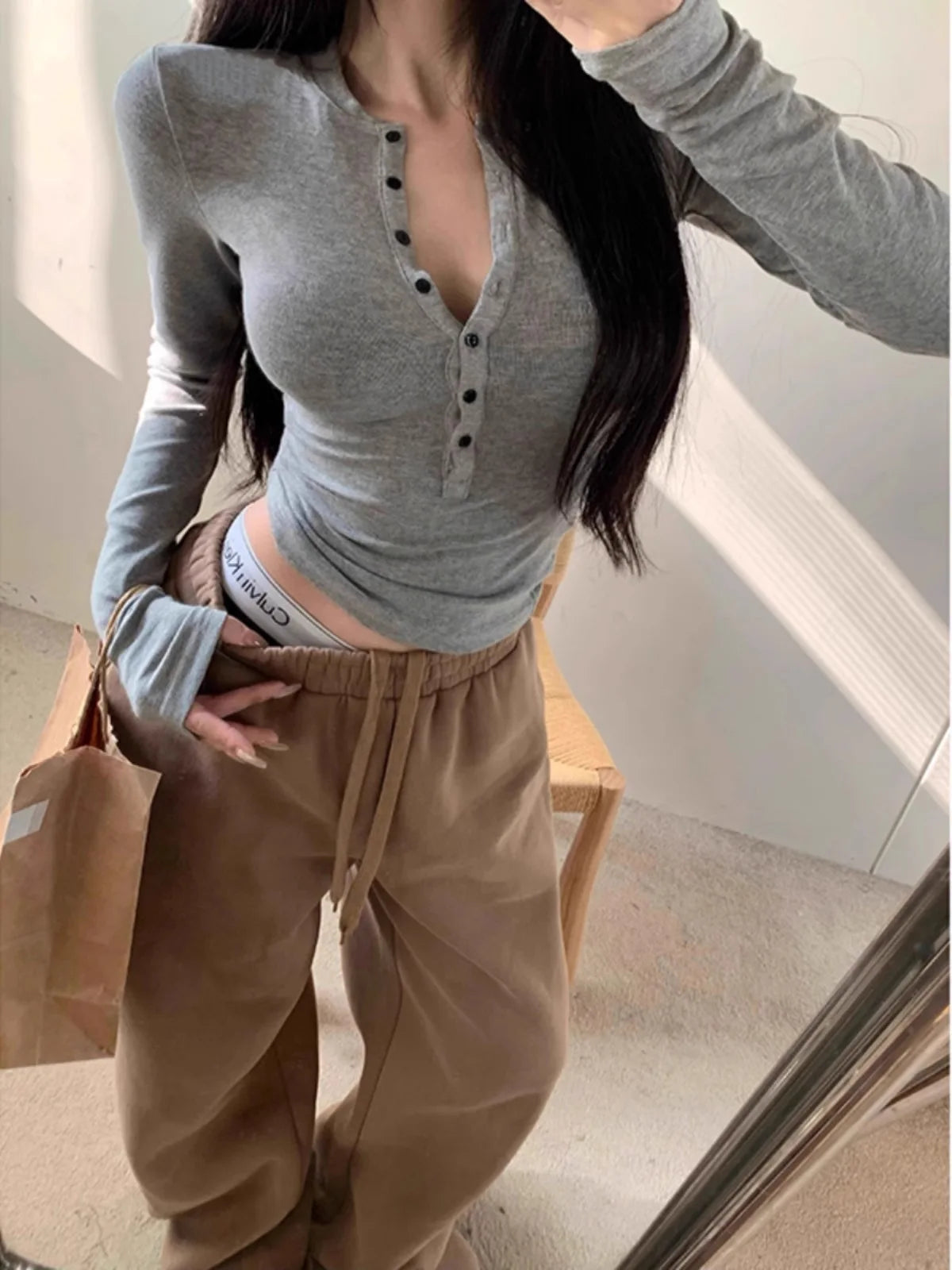 American Style White Long Sleeve V-Neck T-Shirt – Women’s Slim Fit Enhancing Base Top | Trendy Commute Polyester Shirt