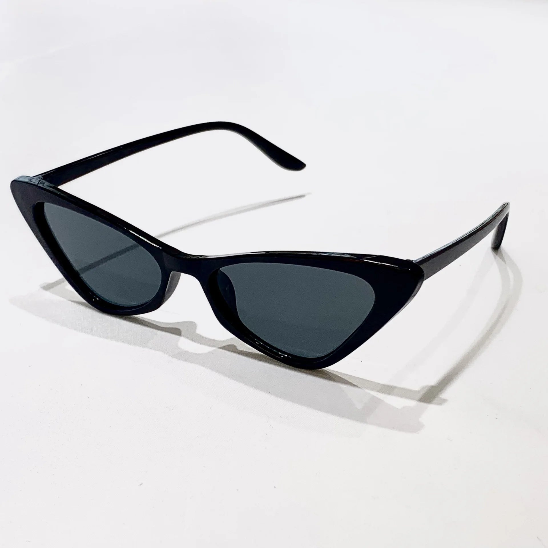 Small Frame Vintage Square Sunglasses – Women Men Cat Eye Triangle Sun Glasses Retro Unisex Eyewear
