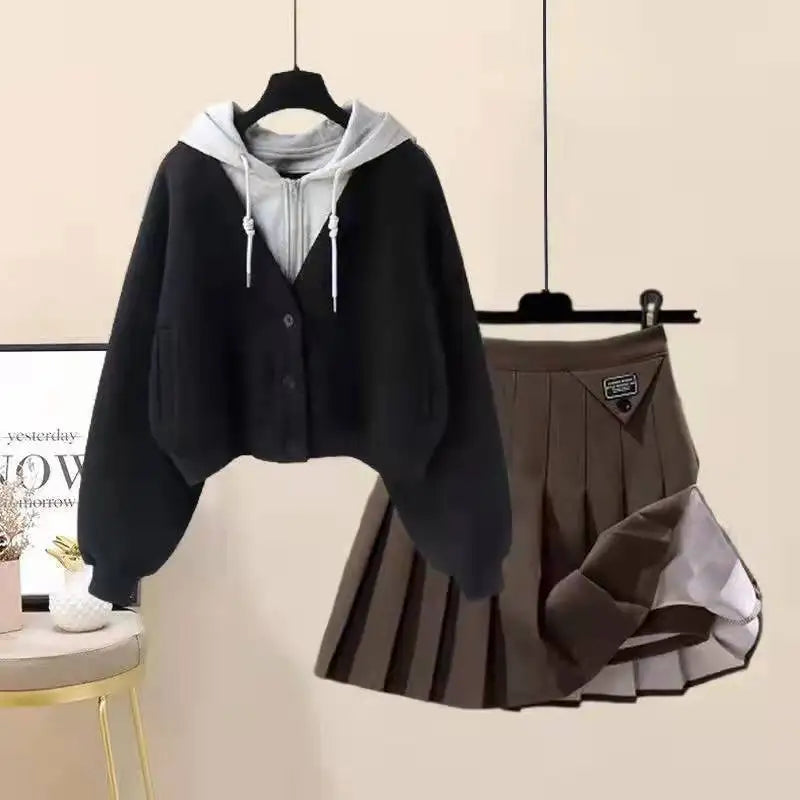 Plush Thickened Women’s Two-Piece Skirt Set – Long Sleeve Hooded Top & Mini Pleated Skirt ❄️👗