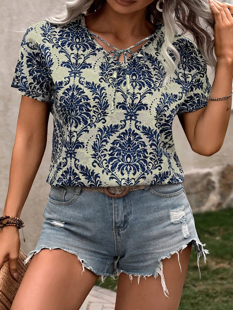 Plus Size Navy Blue Printed V-Neck Shirt – Loose Short Sleeve Casual Blouse for Women 🌿✨