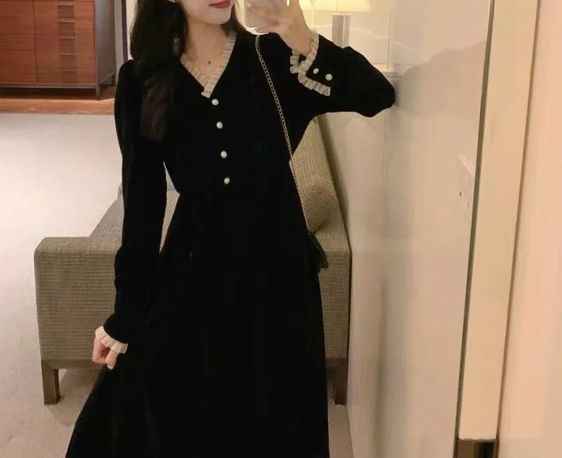 French Retro Hepburn Velvet Dress – Elegant V-Neck Slim Fit Black Gown for Autumn Winter Women