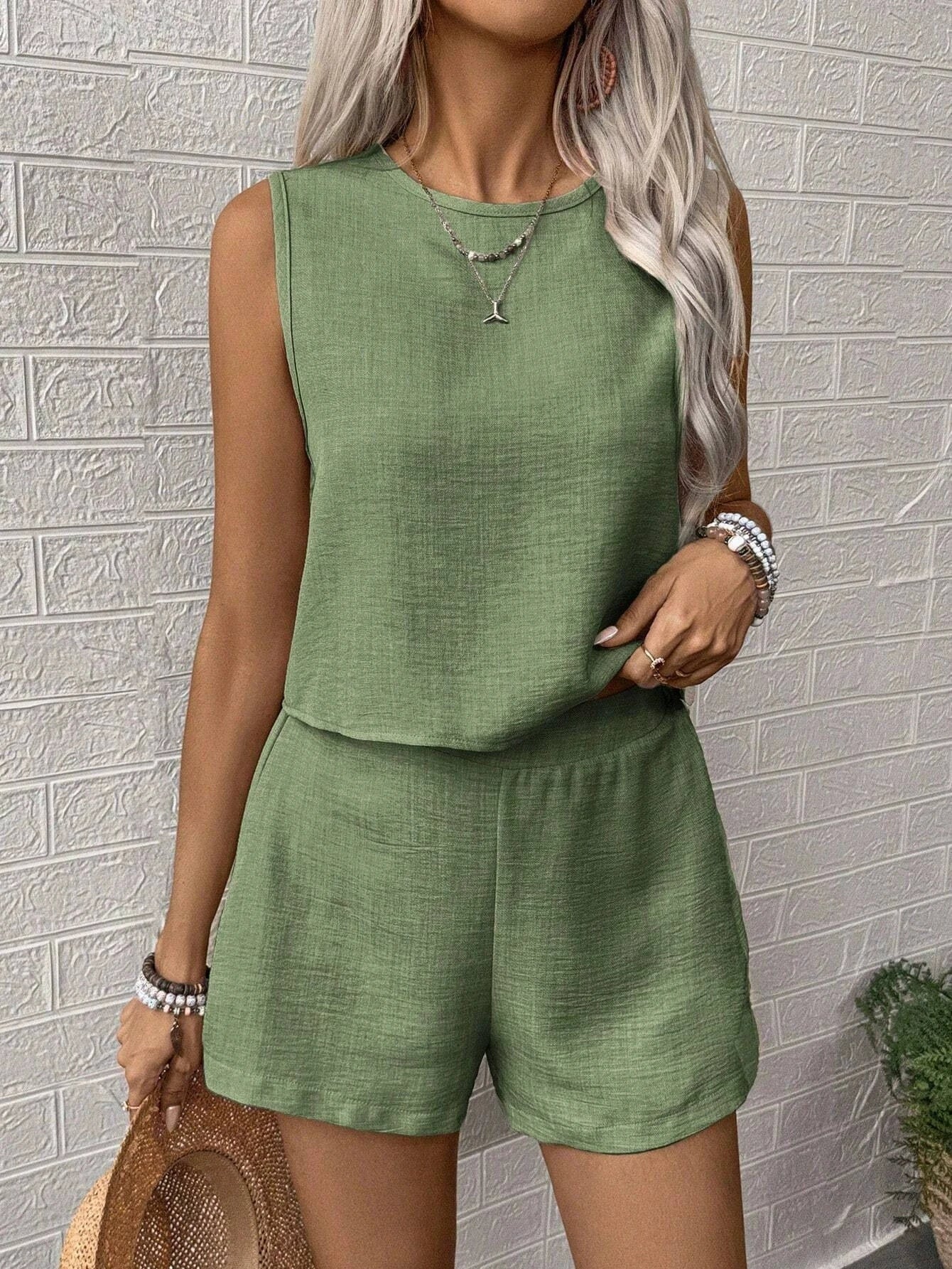 2025 Women’s Solid Color Sleeveless Top & Shorts Set – Casual Summer Fashion Outfit 👚☀️
