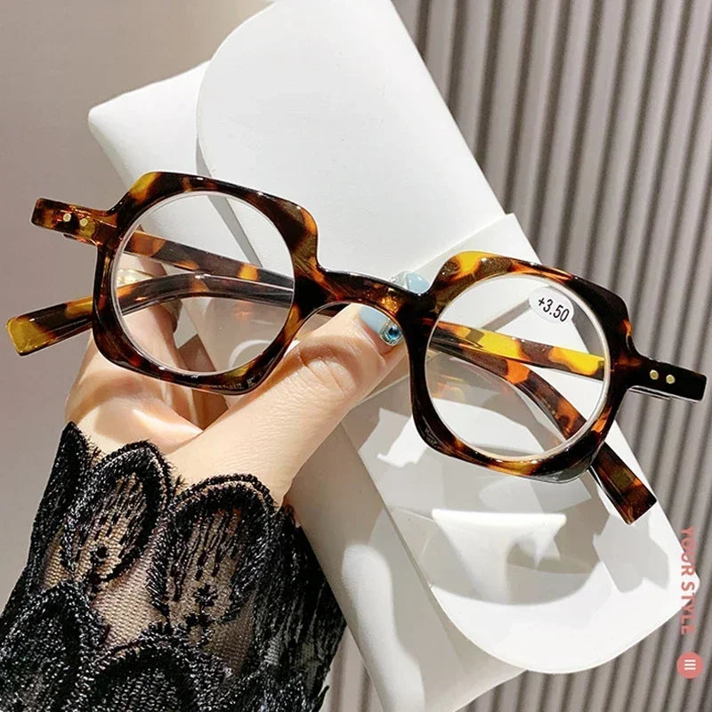 Retro Anti-Blue Light Reading Glasses – Fashionable Square Hyperopia Glasses for Men & Women