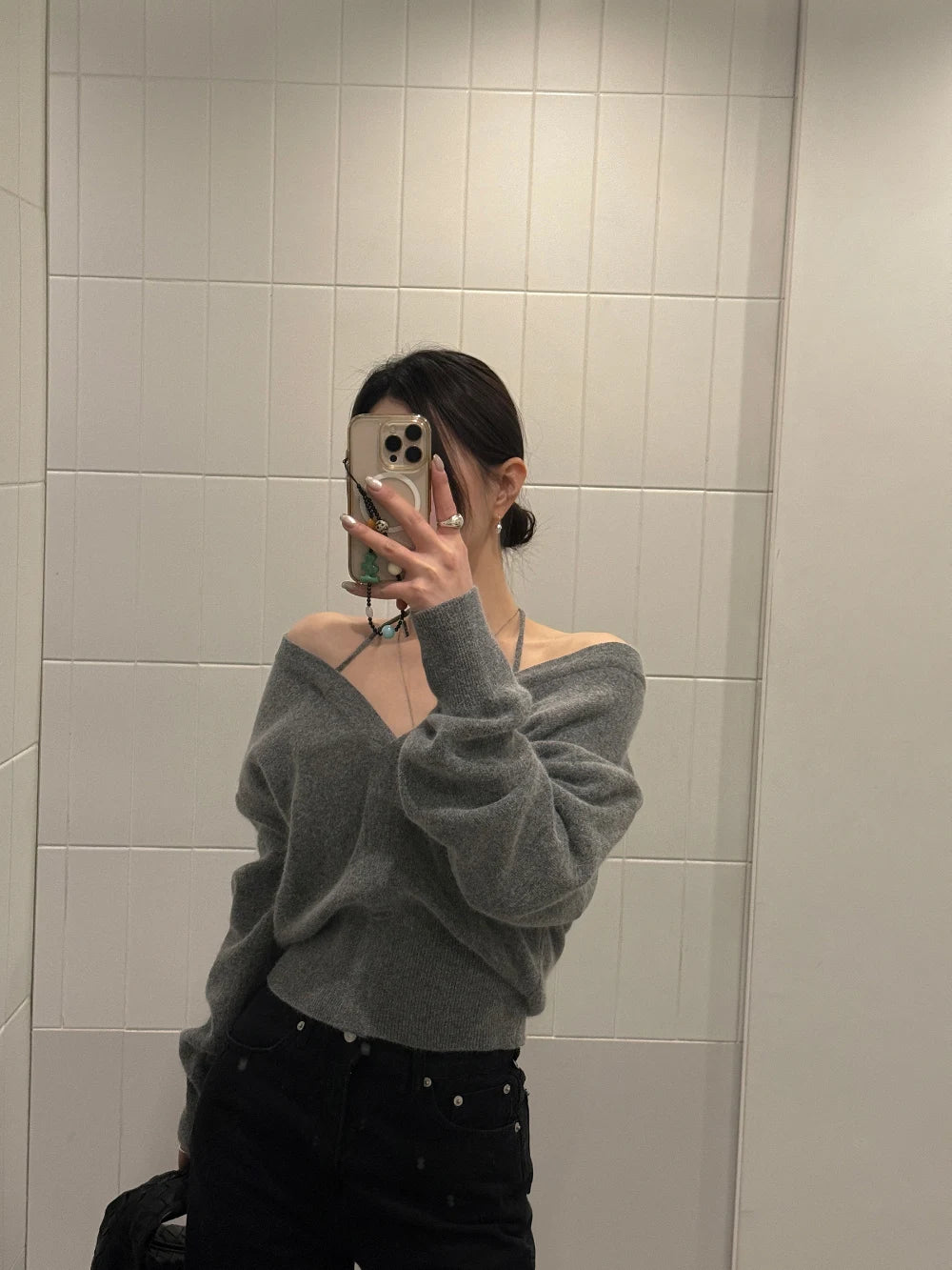 Women's Knitted V-Neck Top 👚 Chic Two-Way Wear ❄️ Hanging Shoulder Design Thickened Winter Fashion 🌟 Ladies' Knitwear