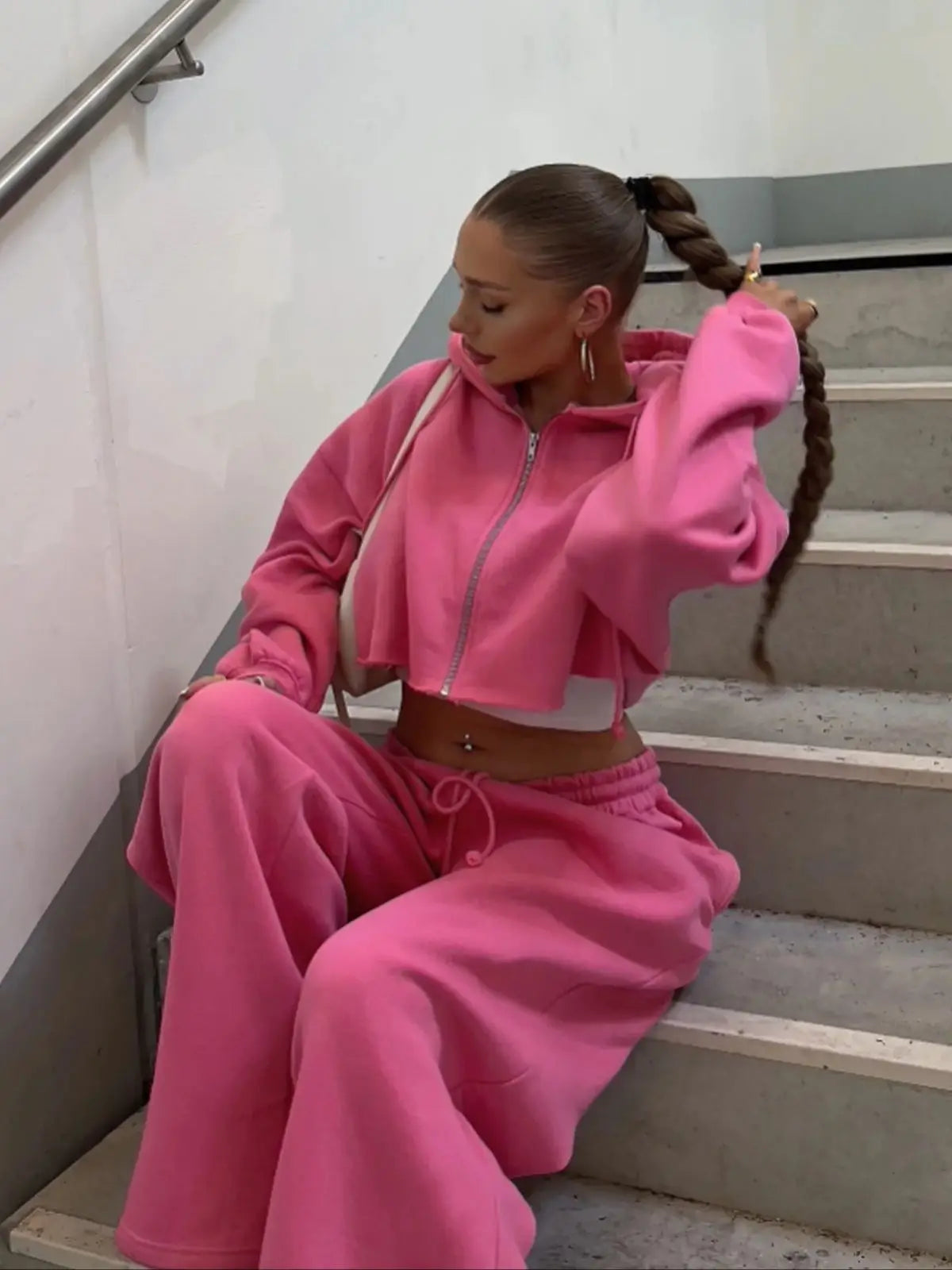 Women’s Hooded Zip-Up Cropped Tracksuit Set 2025 – Casual Hoodie & Long Pants Autumn Outfit 👕🍂
