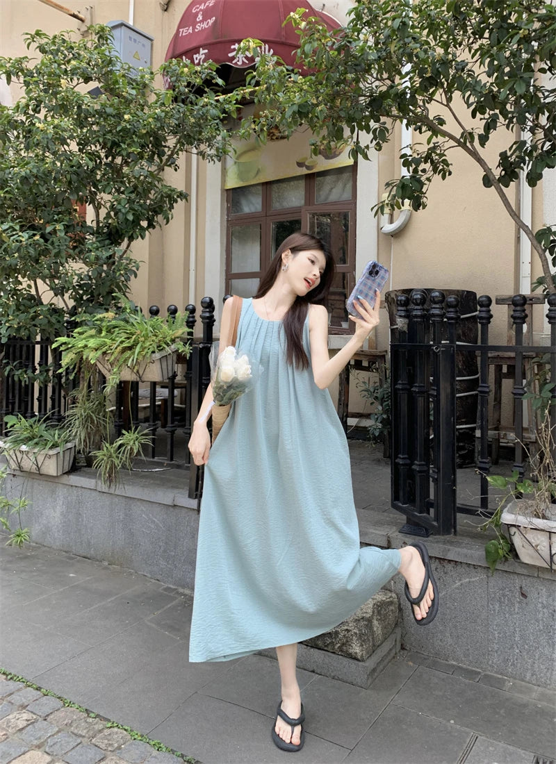 Summer Women’s Beach Vacation Dress – Sleeveless A-Line Midi Gown with Folded Skirt & Slimming Fit