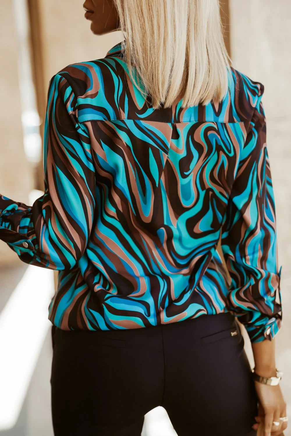 Women’s Blue Long-Sleeved Shirt – Single-Breasted Collar Slim-Fit Commuter Top 🔹👚💼