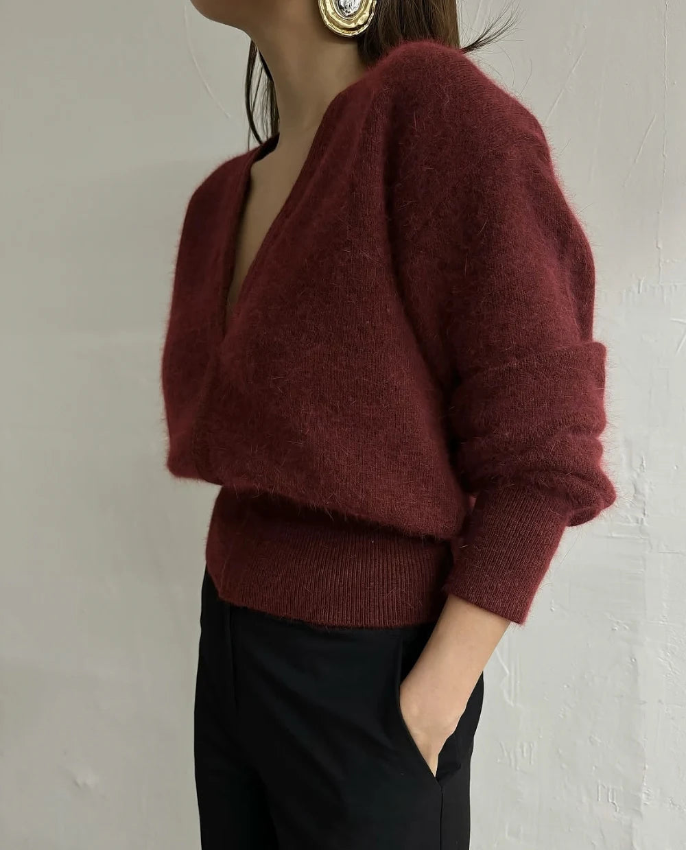 Women's Knitted V-Neck Top 👚 Chic Two-Way Wear ❄️ Hanging Shoulder Design Thickened Winter Fashion 🌟 Ladies' Knitwear