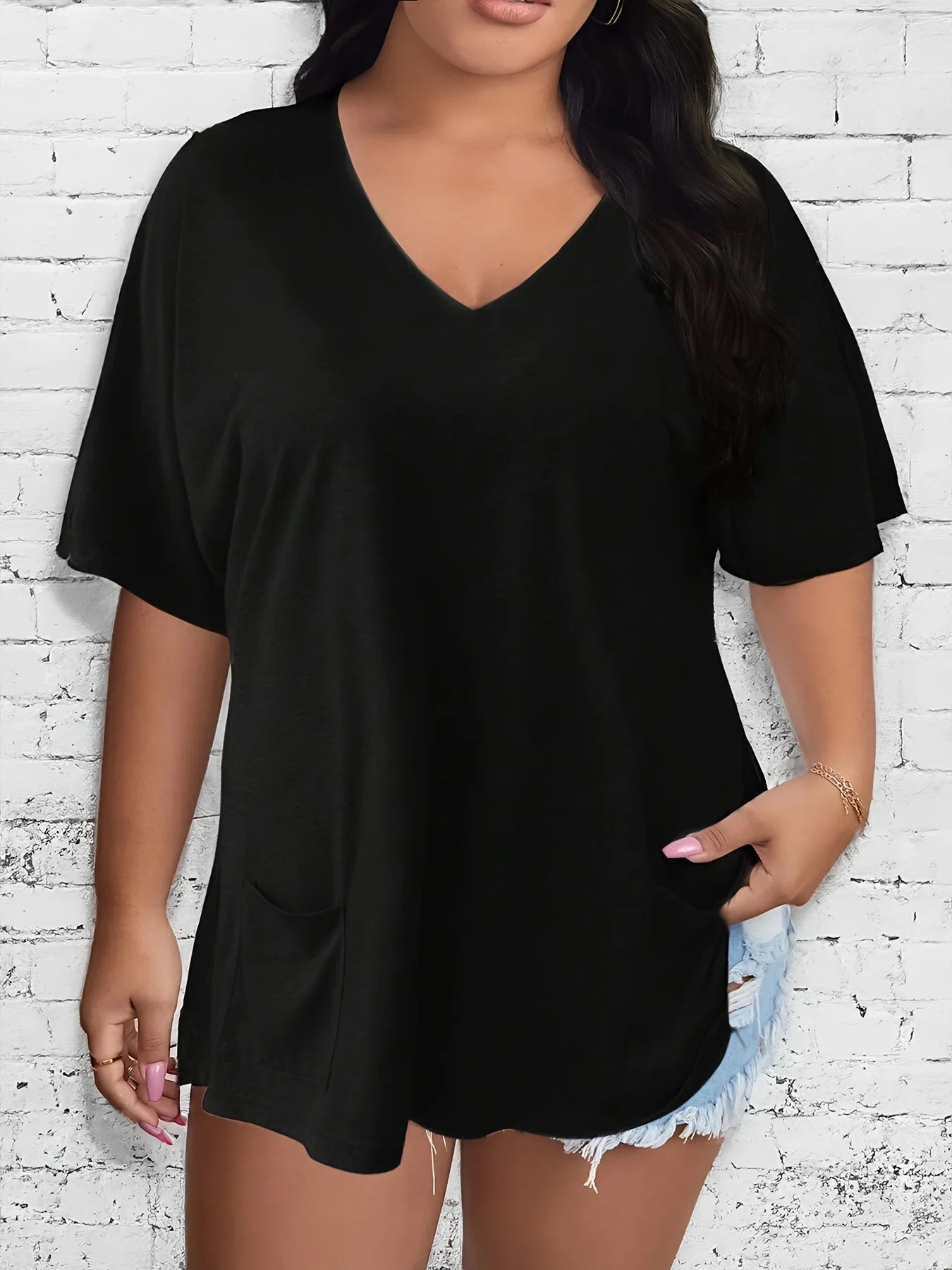 Plus Size Women’s V-Neck Casual T-Shirt – Short Sleeve Top with Front Pockets 👚✨