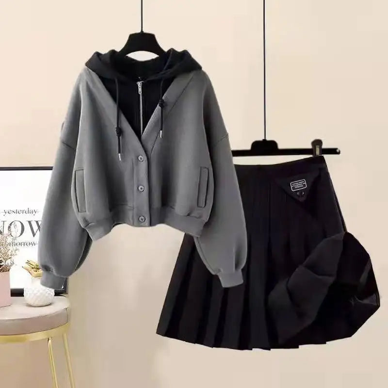 Plush Thickened Women’s Two-Piece Skirt Set – Long Sleeve Hooded Top & Mini Pleated Skirt ❄️👗