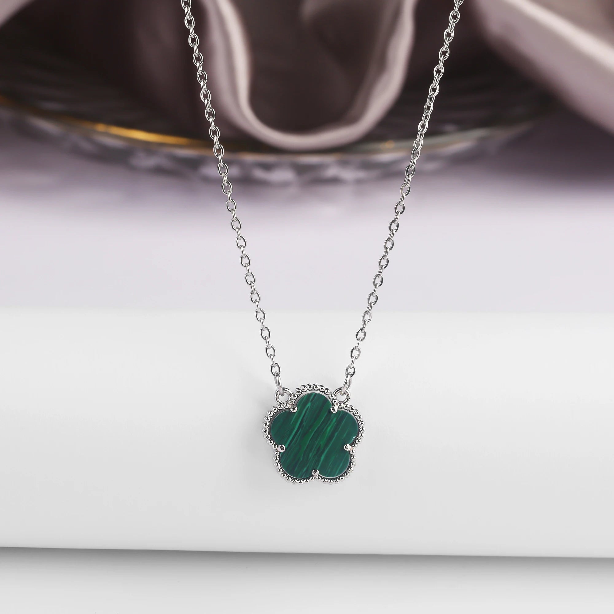 7 Colors Five-Leaf Flower Pendant Necklace Natural Stone Clover Choker Chain for Women
