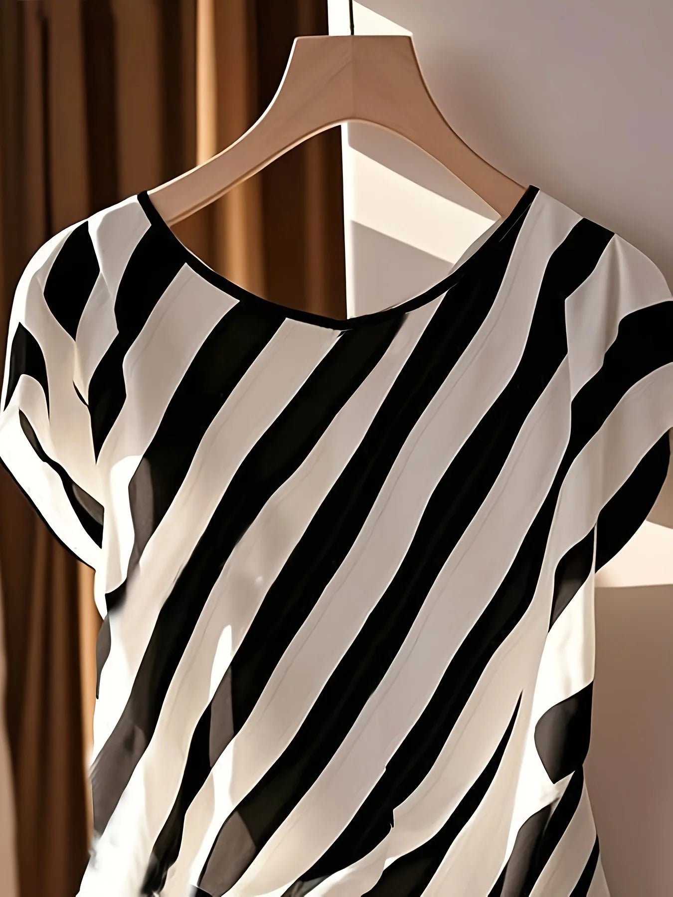 Women’s Striped Sleeveless Short Shirt – Round Neck Butterfly Waist Tie Casual Business Top 🦋✨