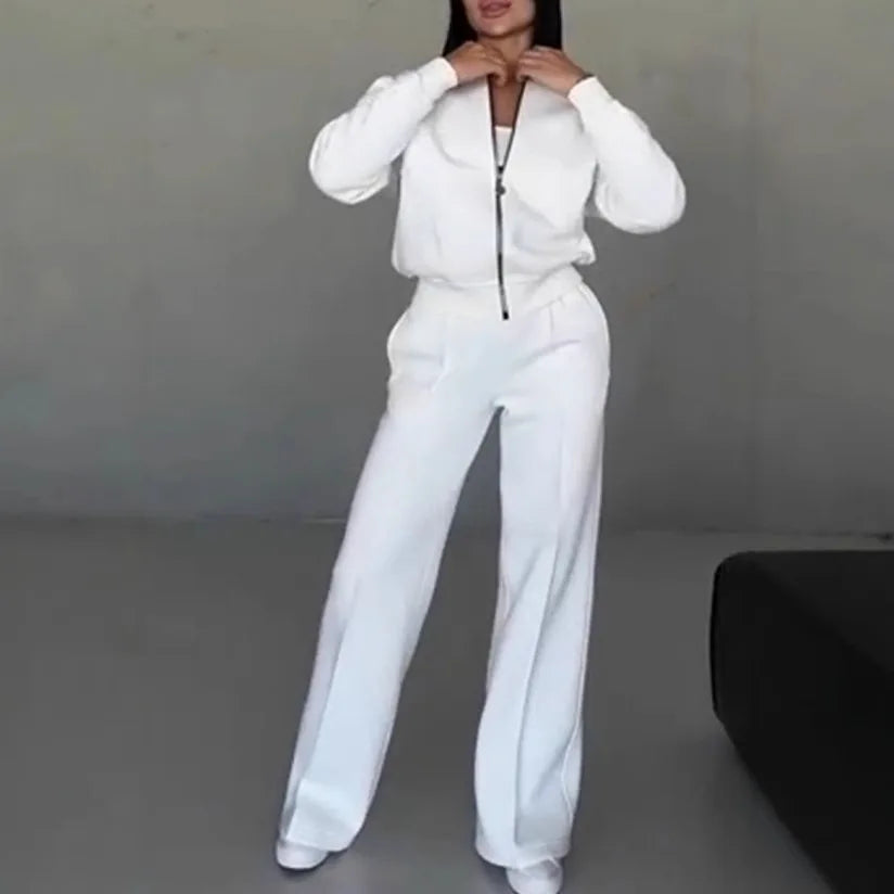 Fashion Two-Piece Women’s White Sports Suit – Loose Sports Shirt & Casual Pants Tracksuit 🤍👟