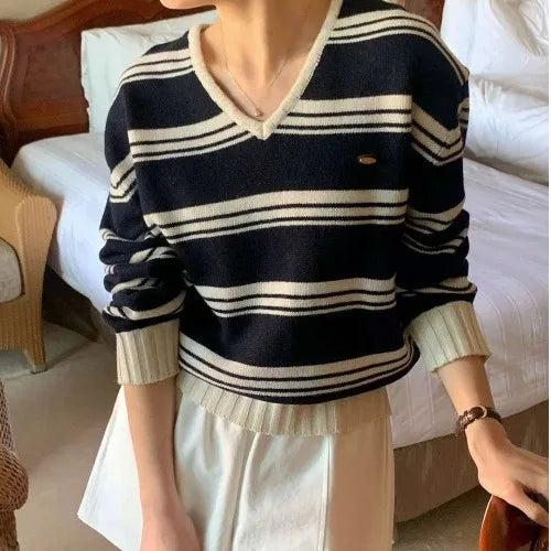 Fashionable V-Neck Women’s Knitted Sweater – Long Sleeve Striped Base Layer | Trendy Commute Sweater, Regular Length, Chinese Origin