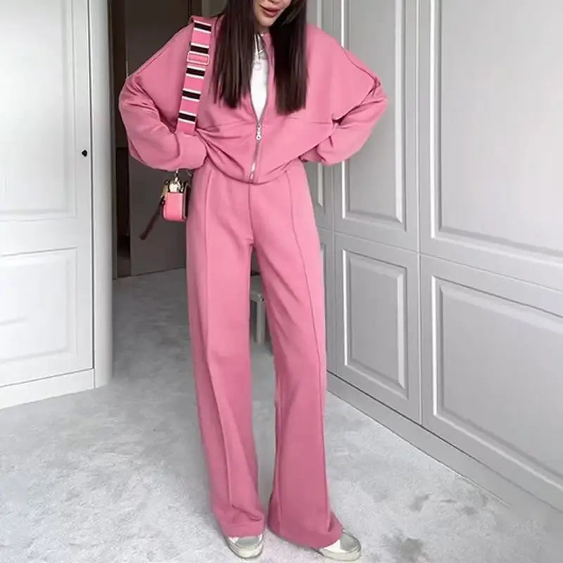 Fashion Two-Piece Women’s White Sports Suit – Loose Sports Shirt & Casual Pants Tracksuit 🤍👟
