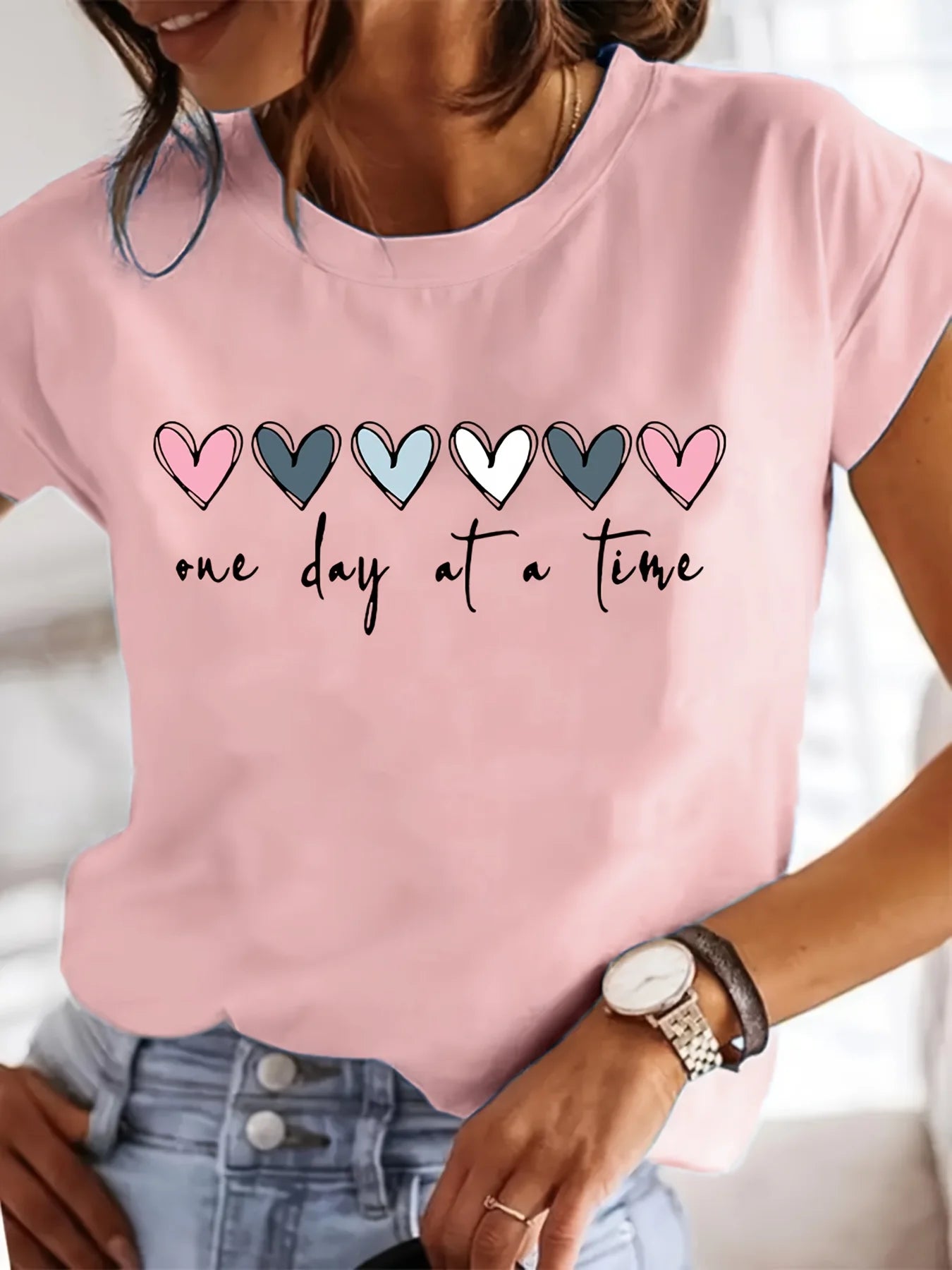 Women’s Casual Graphic T-Shirt – “It’s One Day at a Time” Heart Print Short Sleeve Round Neck Top ❤️👕