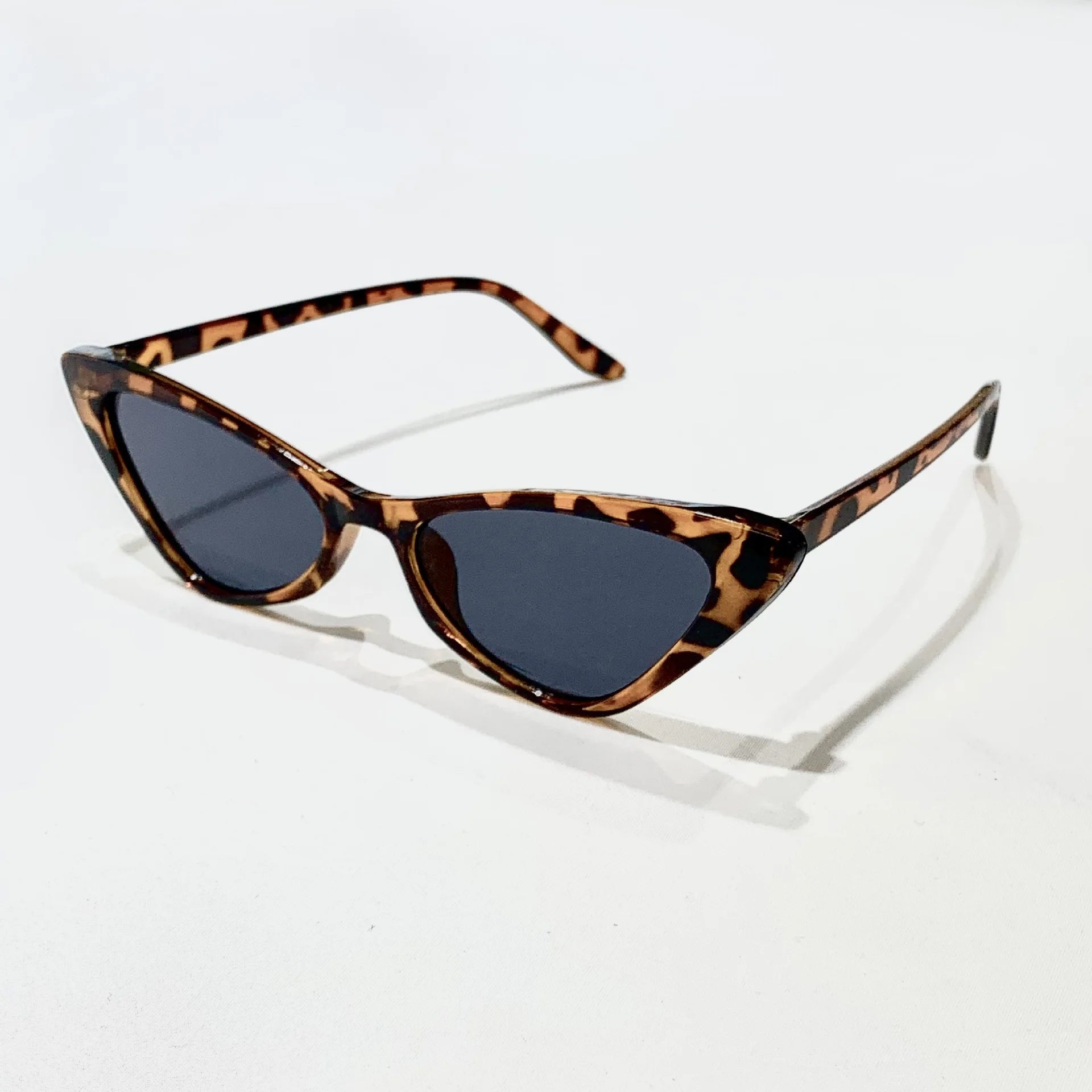 Small Frame Vintage Square Sunglasses – Women Men Cat Eye Triangle Sun Glasses Retro Unisex Eyewear