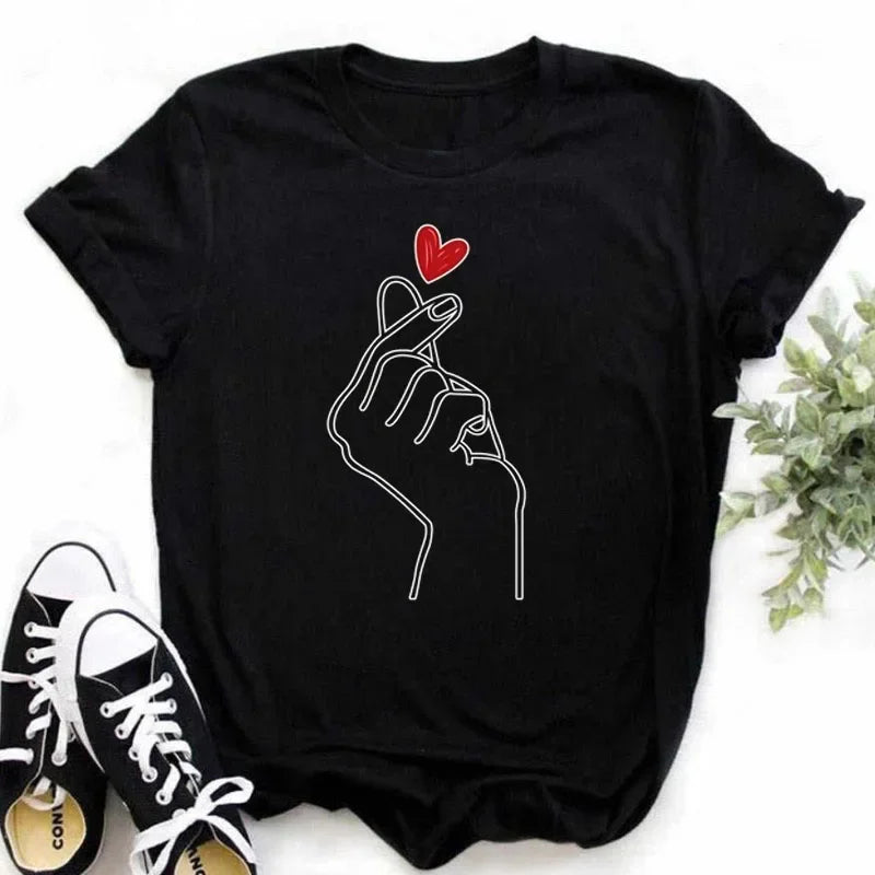 Maycaur Finger Heart Women's T-Shirt | Korean Ulzzang Graphic Tee | 90s Girl Casual Fashion Top