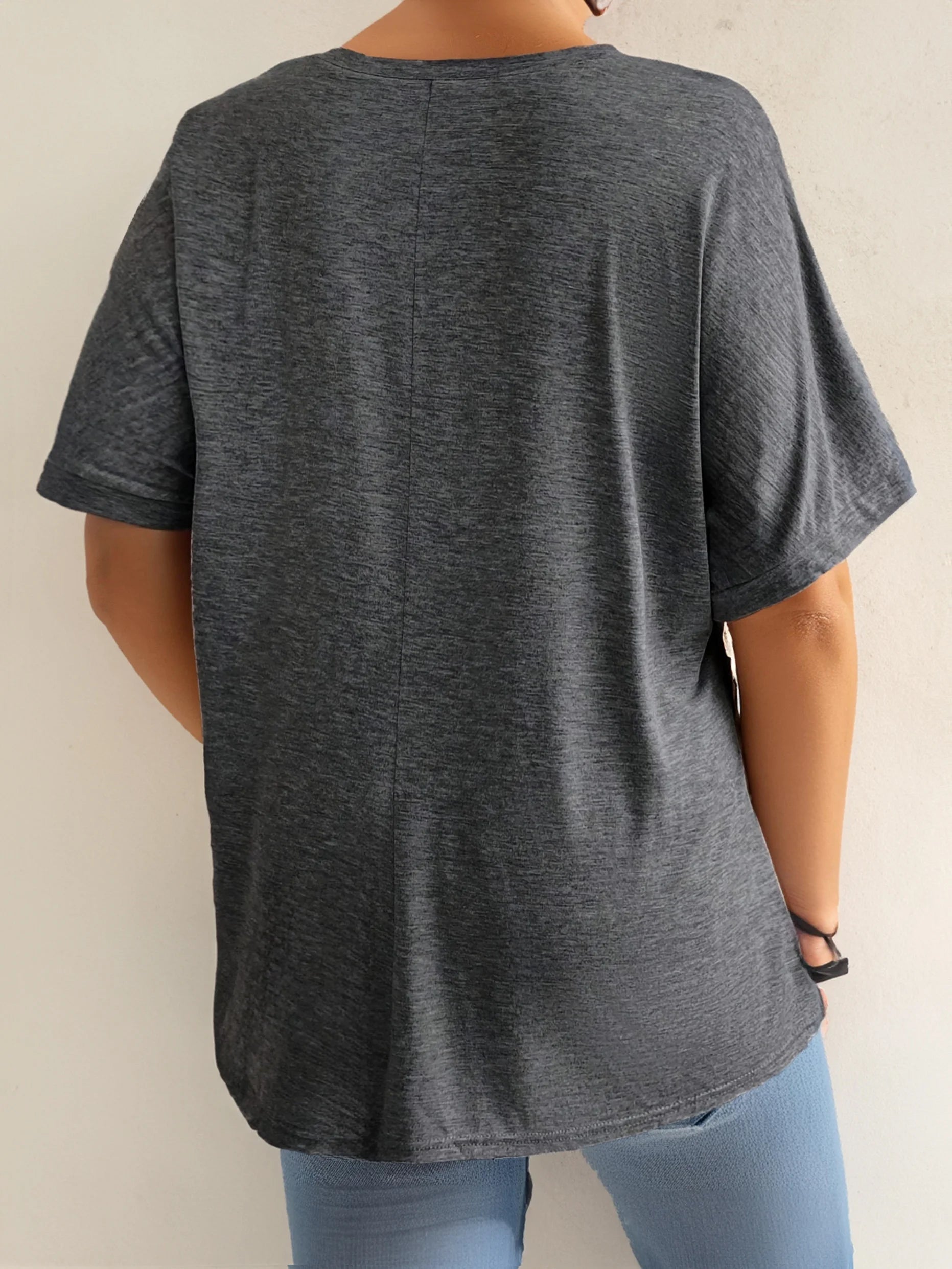 Plus Size Women’s V-Neck Casual T-Shirt – Short Sleeve Top with Front Pockets 👚✨