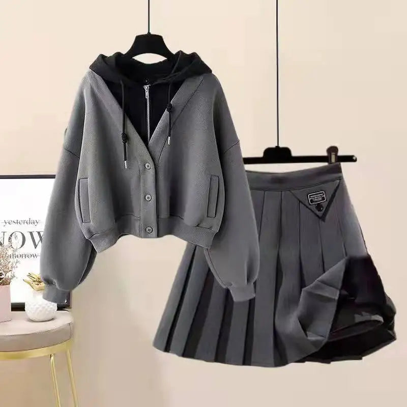 Plush Thickened Women’s Two-Piece Skirt Set – Long Sleeve Hooded Top & Mini Pleated Skirt ❄️👗