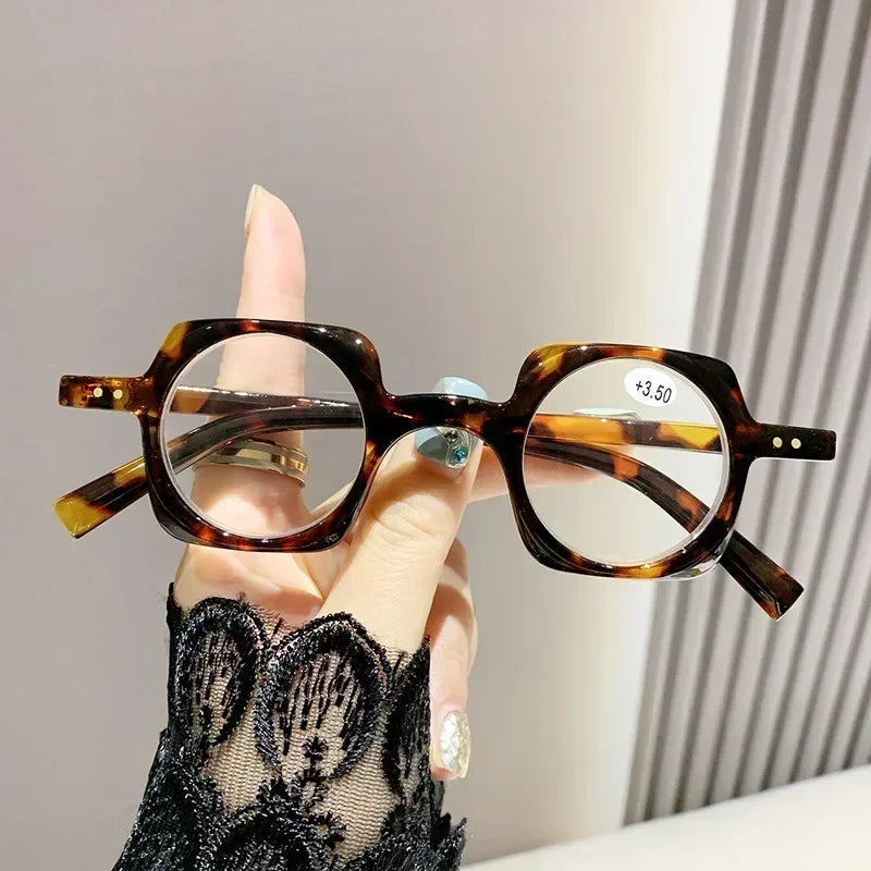 Retro Anti-Blue Light Reading Glasses – Fashionable Square Hyperopia Glasses for Men & Women