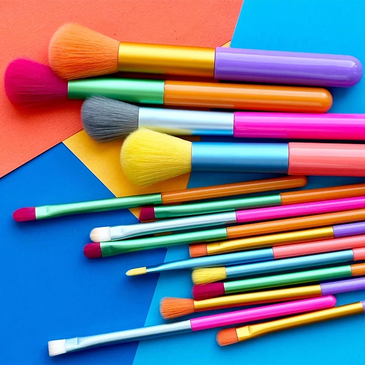 15Pcs Colourful Makeup Brush Set – Foundation, Contour, Blush, Concealer & Eyeshadow Blending Makeup Brush Kit