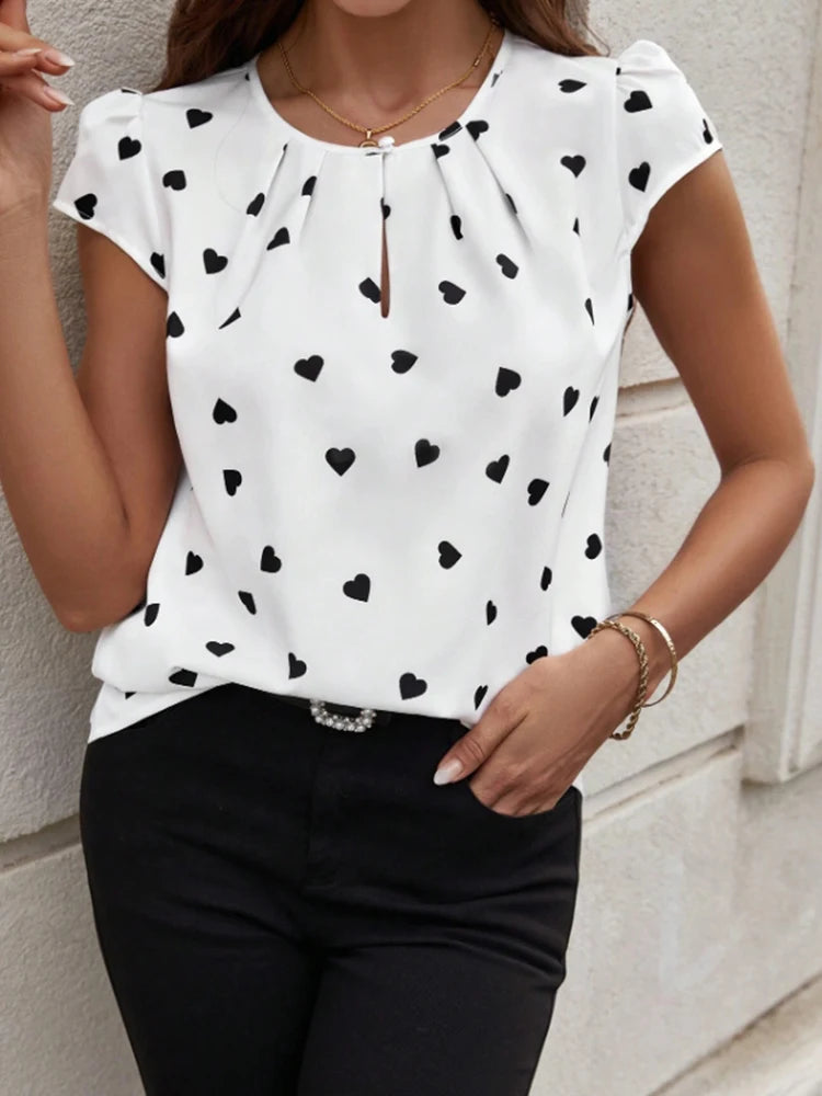 Women’s Heart-Shaped Printed Pleated Shirt – Short Sleeve Round Neck Romantic Top 💖👚