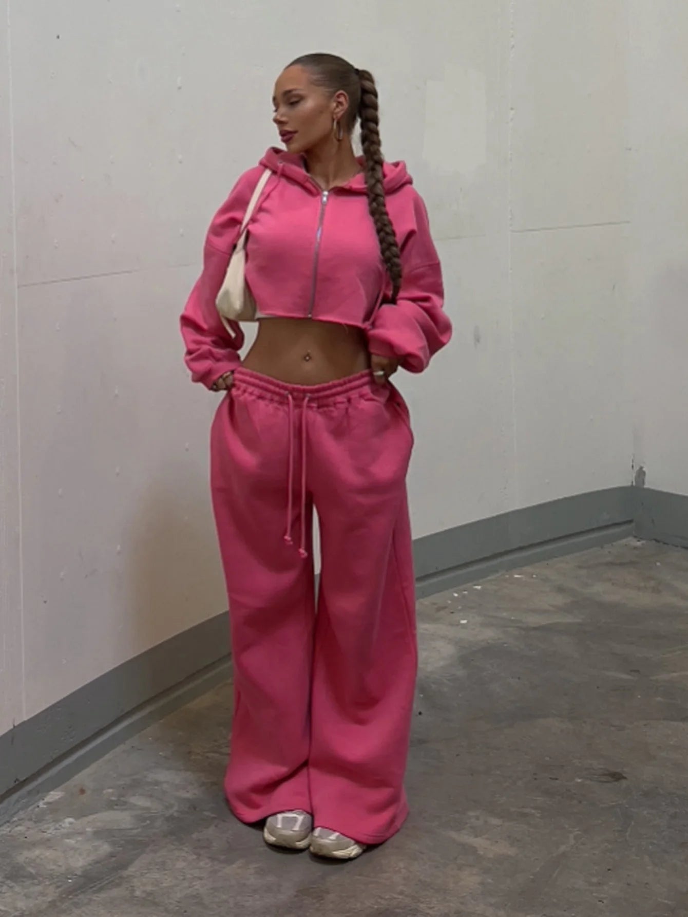 Women’s Hooded Zip-Up Cropped Tracksuit Set 2025 – Casual Hoodie & Long Pants Autumn Outfit 👕🍂