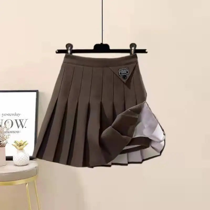 Plush Thickened Women’s Two-Piece Skirt Set – Long Sleeve Hooded Top & Mini Pleated Skirt ❄️👗