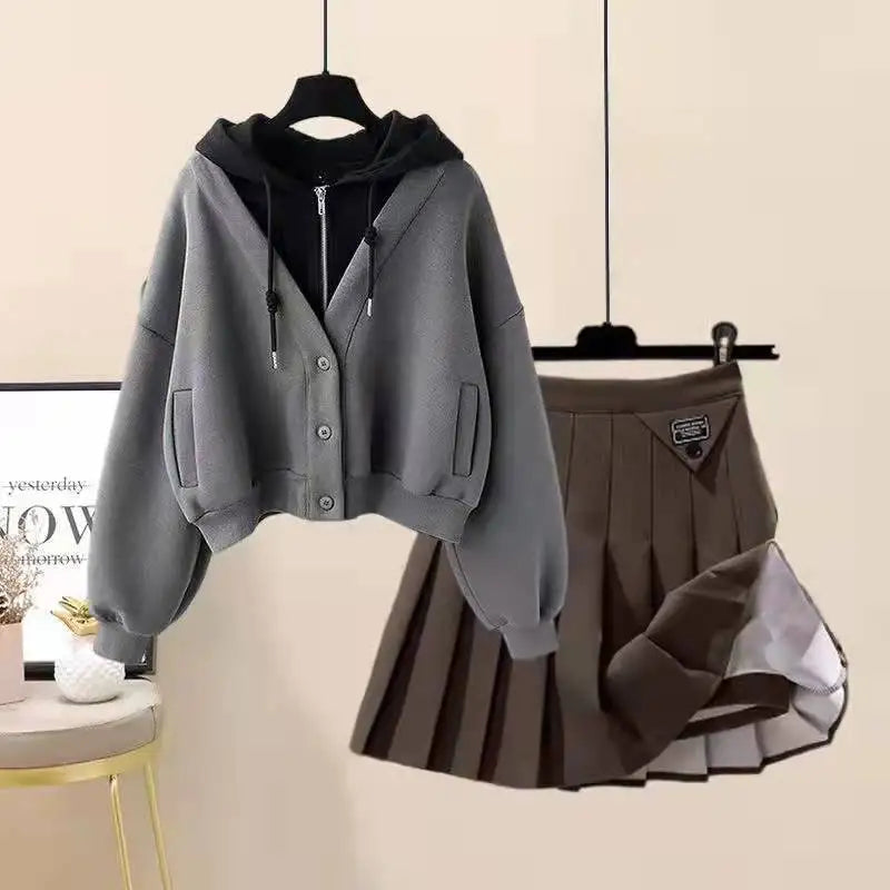 Plush Thickened Women’s Two-Piece Skirt Set – Long Sleeve Hooded Top & Mini Pleated Skirt ❄️👗