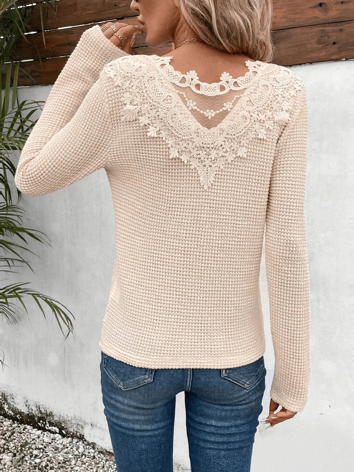 Women’s Long-Sleeve Shirt – Solid Color Lace Patchwork Round Neck Spring & Autumn Top 🌸✨