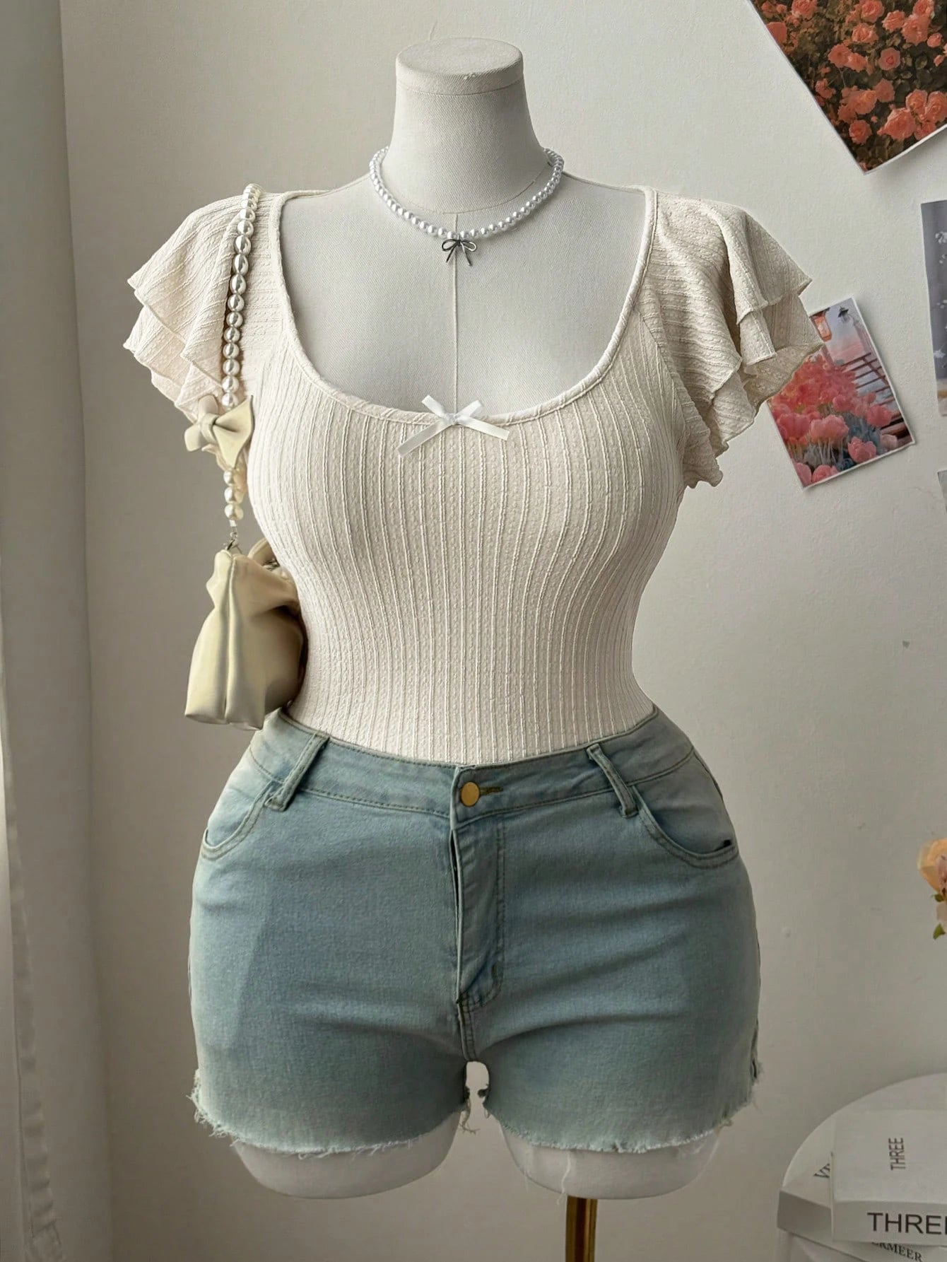 Women’s Plus-Size Low-Neck T-Shirt – Lace Sleeve & Bow-Tie Decoration Fashion Top 👚✨