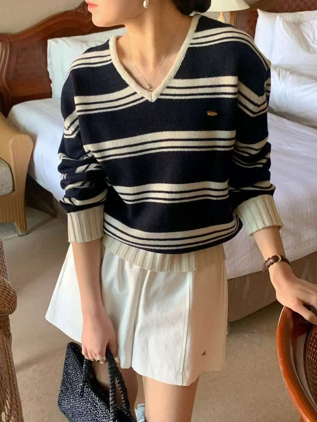 Fashionable V-Neck Women’s Knitted Sweater – Long Sleeve Striped Base Layer | Trendy Commute Sweater, Regular Length, Chinese Origin