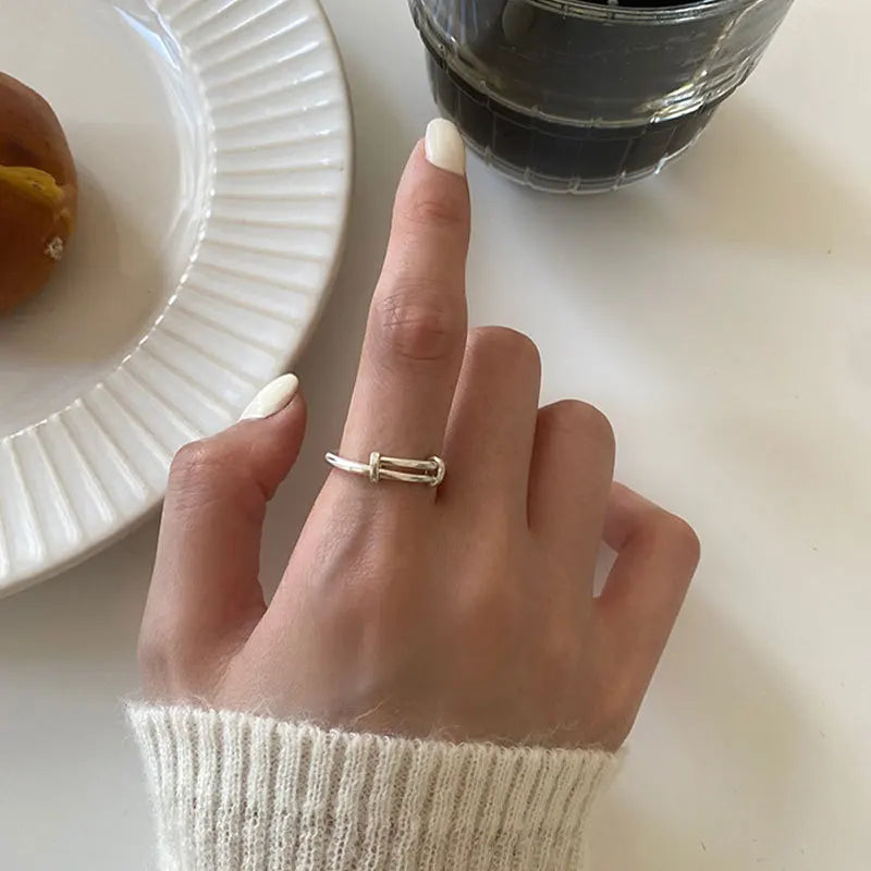 925 Sterling Silver Circular Interlocking Ring – Fashionable Women’s Jewelry Gift