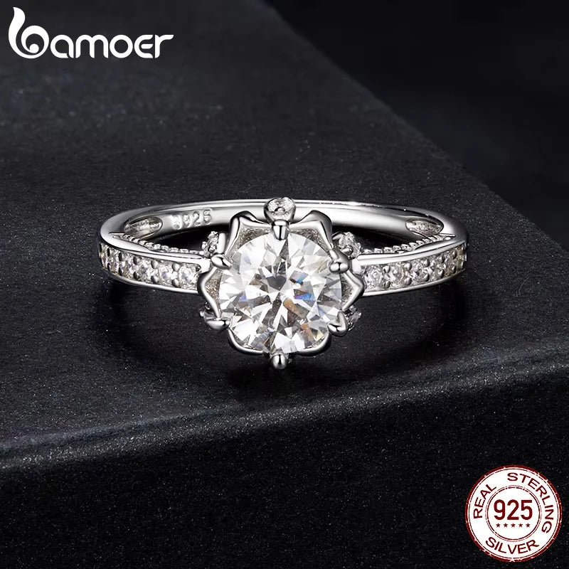 BAMOER 1ct D Color VVS1 Moissanite Flower Ring – 925 Sterling Silver Solitaire Engagement Ring for Women