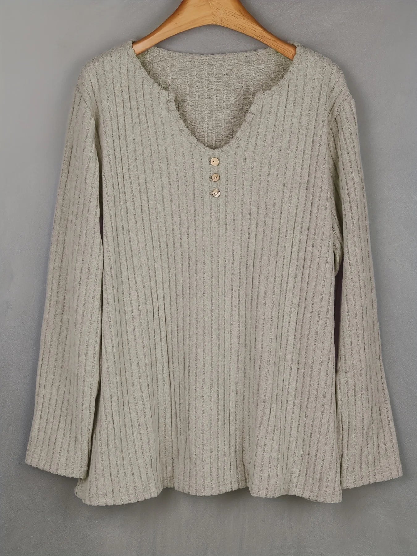Plus Size Women’s Ribbed Knit Long Sleeve Top – V-Neck with Button Detail, Soft & Comfortable 🌿✨