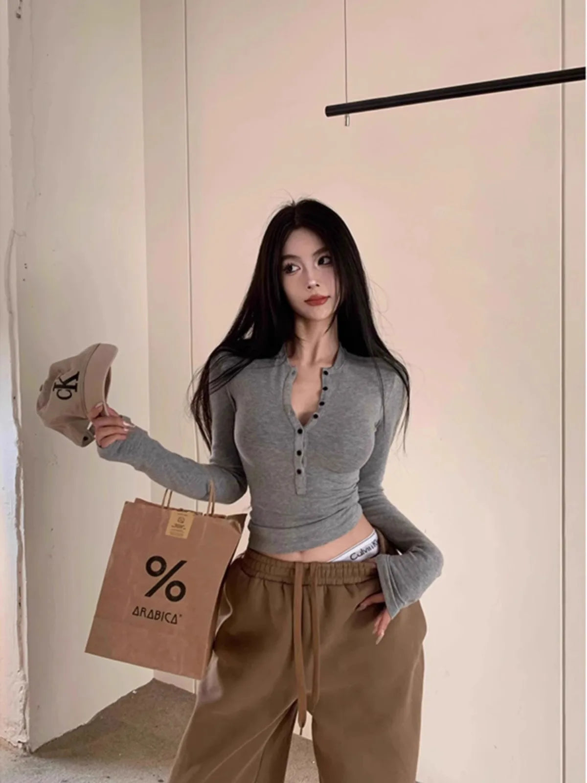 American Style White Long Sleeve V-Neck T-Shirt – Women’s Slim Fit Enhancing Base Top | Trendy Commute Polyester Shirt