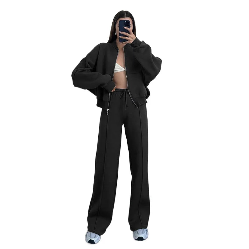 Fashion Two-Piece Women’s White Sports Suit – Loose Sports Shirt & Casual Pants Tracksuit 🤍👟